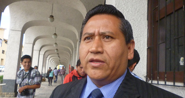 A través de abogado presenta demanda y dice que no dará marcha atrás.