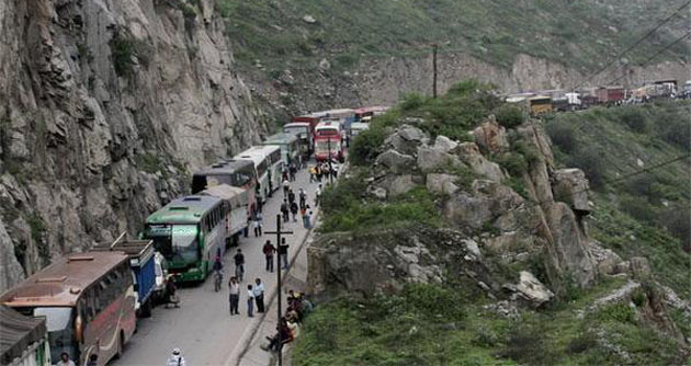 Trabajos en otros tramos de la carretera a Chasquitambo continúan esta mañana.