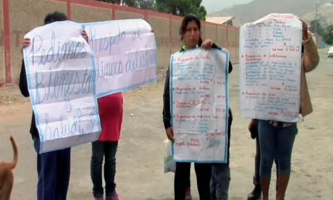Protesta de los padres de familia del colegio "Eduardo Ferring" de Coishco.