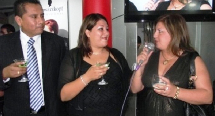 Walter Sánchez López y Jessica Salazar García, compadres de la pareja presidencial de Áncash, en una ceremonia con Milagros Asian, esposa de César Álvarez. (Foto: Chimbotenlinea.com)