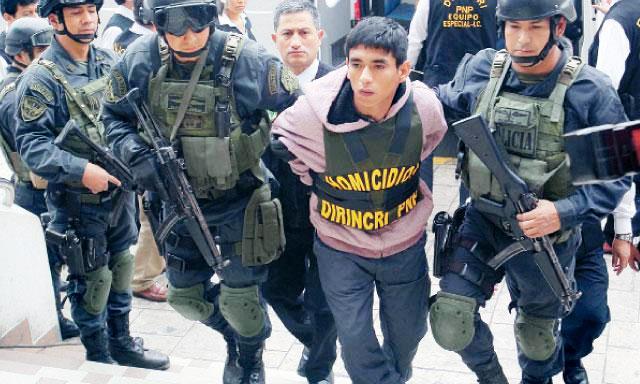 Cristian Cruzate "Colombiano" al momento de su traslado. (Foto: La República)