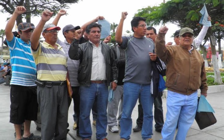 Los trabajadores despedidos de Chinecas protestaron contra Juan Chuiz.
