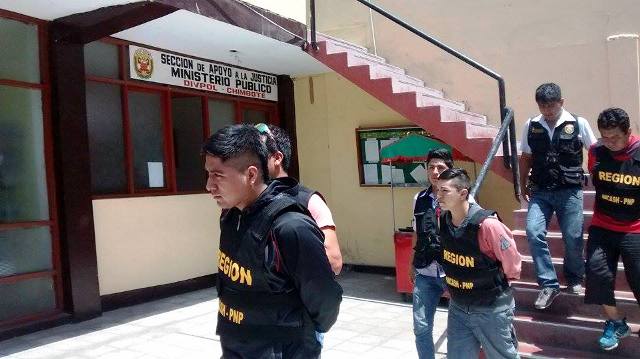 Jaime César Castillo Bacilio de 34 años “Cachetón”, Jhonny Robert Vásquez Dámaso de 24 “Chef” y Giancarlo Wilson Celada Ramos de 20 “Machay” son investigados también por extorsionar el regidor provincial Carlos Lynch Rojas.