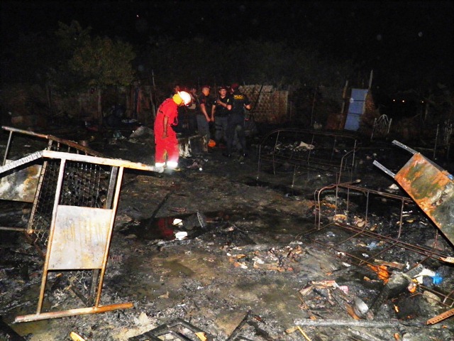 Niños fueron sorprendidos por el fuego mientras dormían.