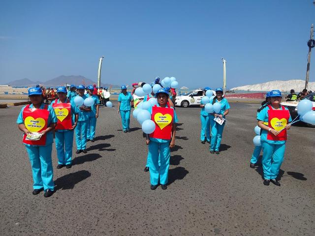 Desfile en Chimbote por Semana de la Vacunación.