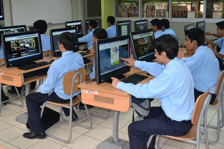 SENATI otorga títulos a nombre de la Nación en la carrera de Diseño Gráfico Digital.