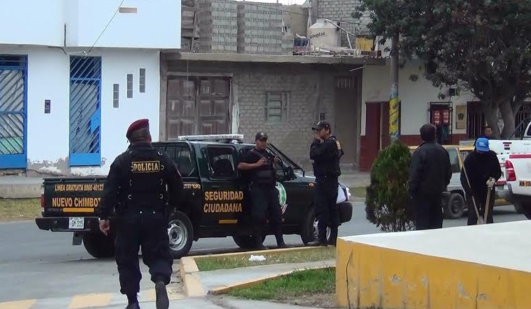 Decenas de policías del Escuadrón de Emergencia se movilizaron alertados por una falsa alarma.