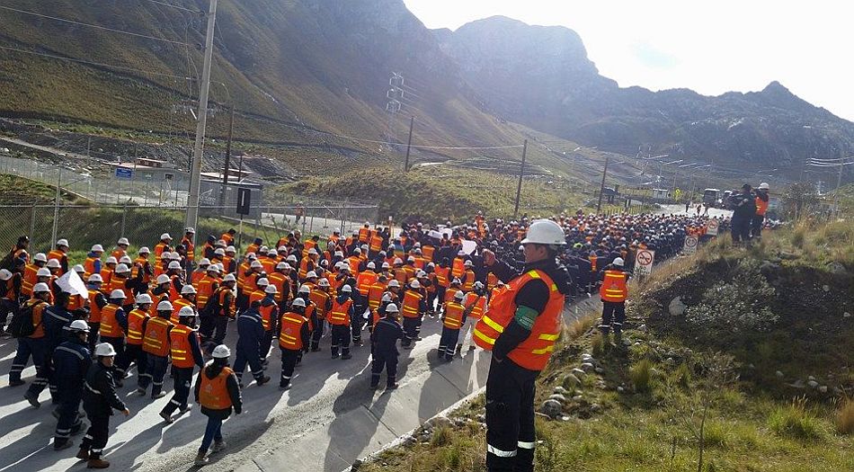 Aunque funcionarios dicen que paralización es parcial, trabajadores afirman que labores están totalmente paralizadas. foto: elcomercio.pe