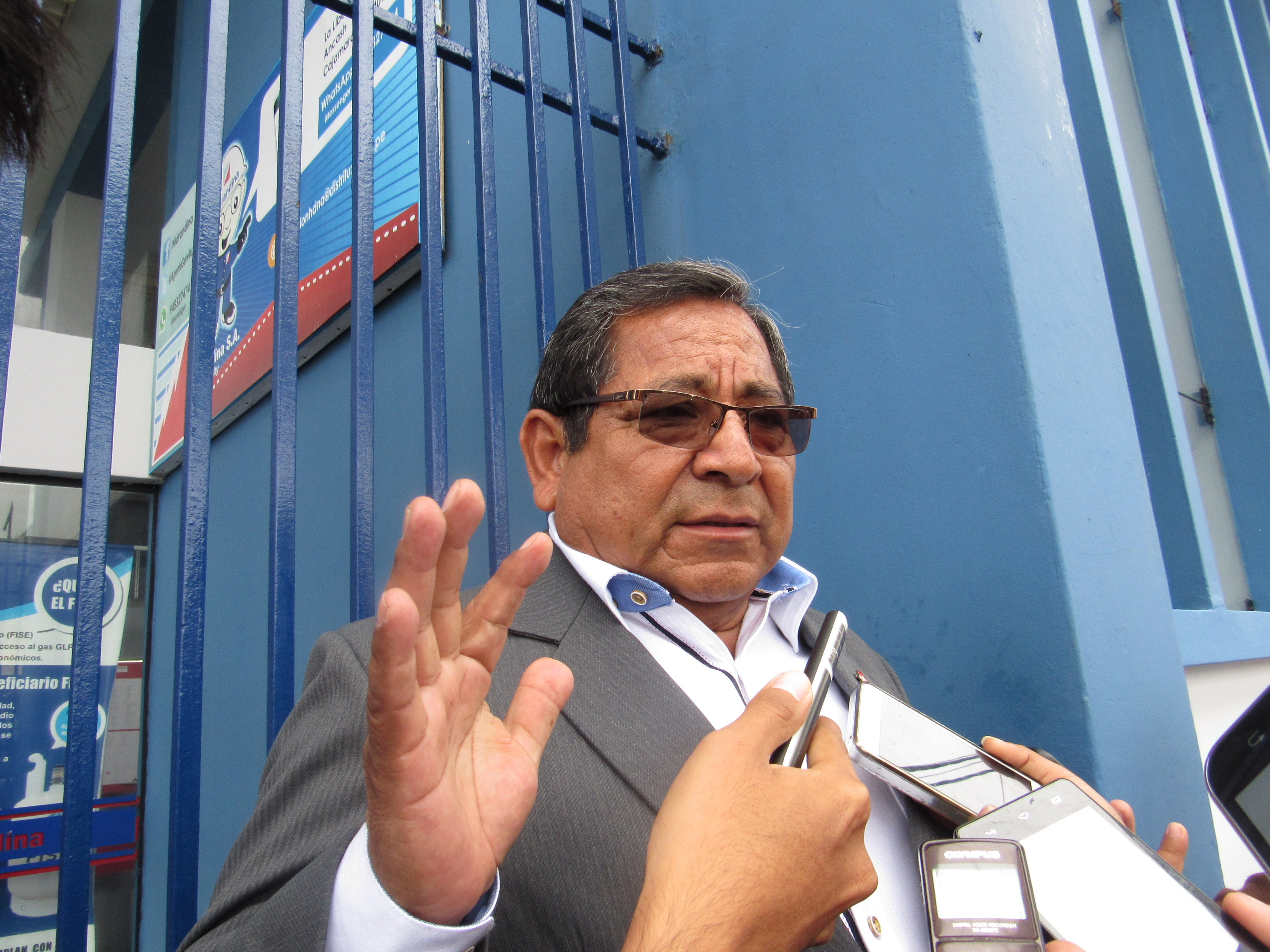 Áncash Gobernador fastidiado por cuestionamientos sobre contratación