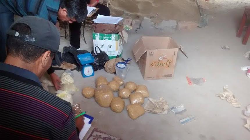Parte de la droga incautada esta mañana en una vivienda en el sector Nuevo Horizonte.(Fotos: cortesía PNP)