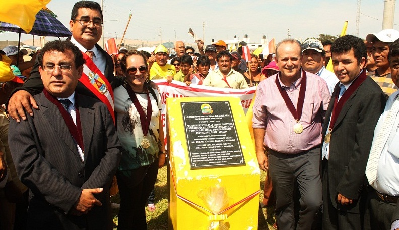 En la foto César Álvarez, acompañado de los presidentes regionales de Huánuco e Ucayali : Luis Picón Quedo, Jorge Velásquez Portocarrero; y el vicegobernador del estado de Acre (Brasil), César Mesías.