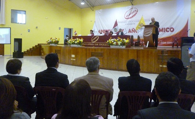 Obispo de Chimbote en la ceremonia de apertura del año académica de ULADECH-Católica
