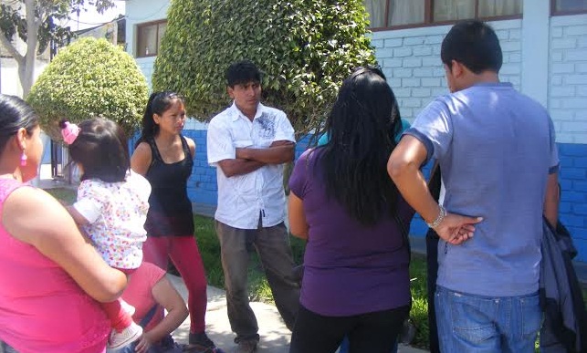 Los padres del jardin de niños Juan Pablo II de Jimbe reclaman en la Ugel Santa.