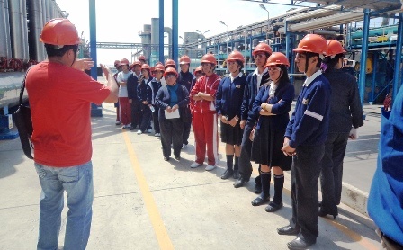 El año pasado los alumnos que integran el programa de Periodismo Escolar visitaron las instalaciones de la Planta Pesquera Tasa, ubicada en la zona industrial 27 de Octubre.