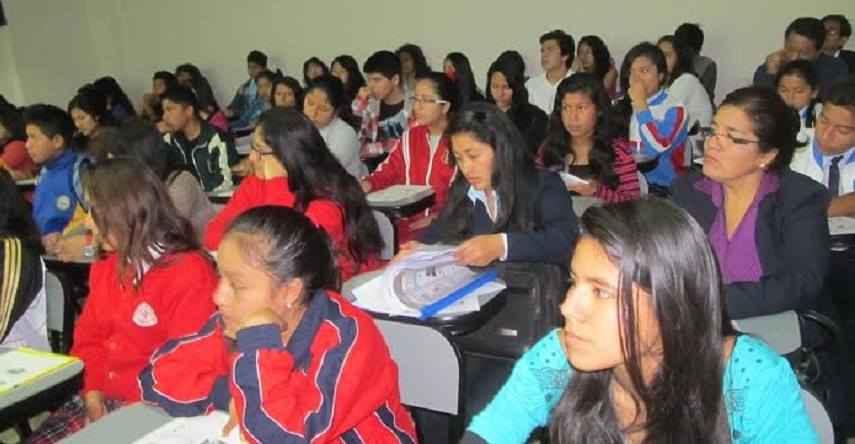 Más de 100 escolares en taller de fotografía que ofreció Chimbote en Línea.