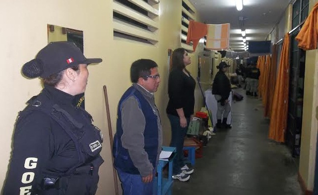 Desde chips telefónicos hasta un cuchillo fueron incautados en la requisa que se realizó hoy en la madrugada en el penal de Cambio Puente.