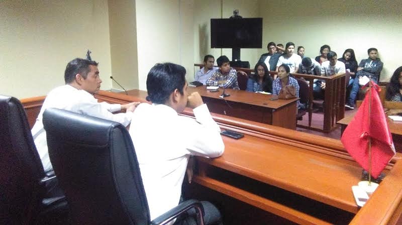 Comunicadores Junior Quispe y Paúl Meza compartieron experiencias profesionales en la Corte de Justicia del Santa.