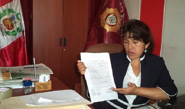 La vida de la gobernadora de Chimbote, Yolanda Lara, corre peligro. Anoche un sujeto bajó de una camioneta y con una pistola la amenazó. (Fotos Chimbotenlinea.com)