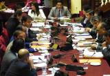 Periodista Santos Paredes sustentando petitorio de investigar gestión del gobierno regional.