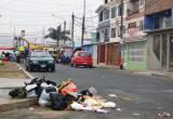 Basura a unos metros del colegio Inmaculada de la Merced.