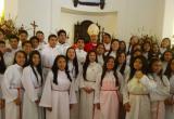 Alumnos y alumnas de la IEP Santa Rosa el día de su Confirmación.
