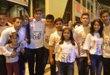 Grupo de jóvenes chimbotanos que participaron en La Hora del Planeta.
