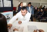 Los ciudadanos invidentes son capacitados por ONPE para que puedan ejercer su derecho al voto.