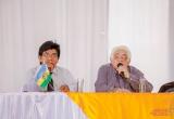 Italo Morales junto al escritor Oswaldo Reynoso.
