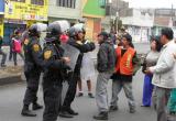 Foto: Vecinos de Miramar Bajo bloquearon hoy un tramo de la avenida Meiggs.