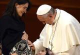 "Las cosas tienen un precio y son vendibles, pero las personas tienen una dignidad", dice el Papa.