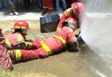 Demostración de apagado de incendio con manguera, foto cortesía.