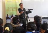 Ingeniero Wagner Gallardo Gago con los periodistas escolares.