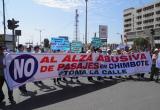 Efectivos policiales agredieron a varios jóvenes y mujeres durante plantón: Foto: L. Cruzado
