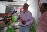 Ricardo Narvaez recorre las instalaciones de su local siniestrado en Casma.