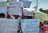 Valentín Fernández se fue hasta la plaza de armas de San Luis para realizar el izamiento del Pabellón Nacional y hasta allí le siguieron los manifestantes
