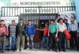 Trabajadores colocaron cadenas a la puerta de ingreso al recinto edil.