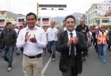 Acompañado de su portátil el candidato se movilizó por las calles céntricas de Chimbote.
