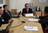 Periodistas chimbotanos entregan firmas a vicecontralor general de la República.