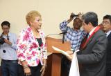 El JEE del Santa entregó las credenciales a la alcaldesa de la provincia del Santa, Victoria Espinoza.