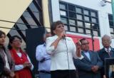 La suspendida alcaldesa Victoria Espinoza reapareció esta tarde en Chimbote. (Foto Milton Palpa)