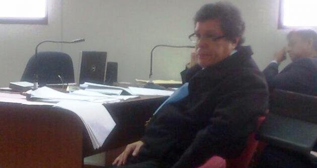 El congresista Benítez escuchó atentamente los argumentos de la Fiscalía para pedir se le levante la inmunidad.