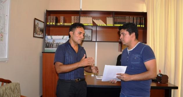 Alcalde entregó donación que junto a funcionarios de la comuna lograron recolectar.