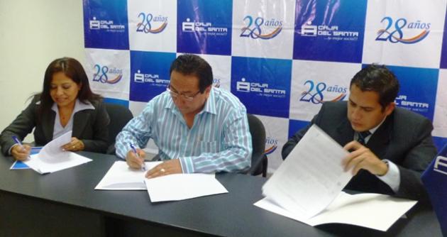 Firma de convenio entre Caja del Santa y Sedachimbote beneficiará a 80 mil usuarios.