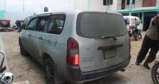 Este es el vehículo que iba manejando el requisitoriado Edilberto Leonardo Dongo Núñez , mientras que el policía Julio Alejandro Castillo Córdova, quien debía trasladarlo a Barranca, dormía tras haber ingerido bebidas alcohólicas.
