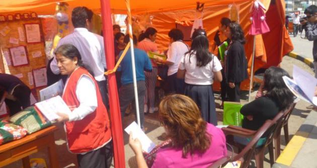 El Centro de Emergencia Mujer realizó campaña en el Día Internacional de la Eliminación de la Violencia contra la Mujer.