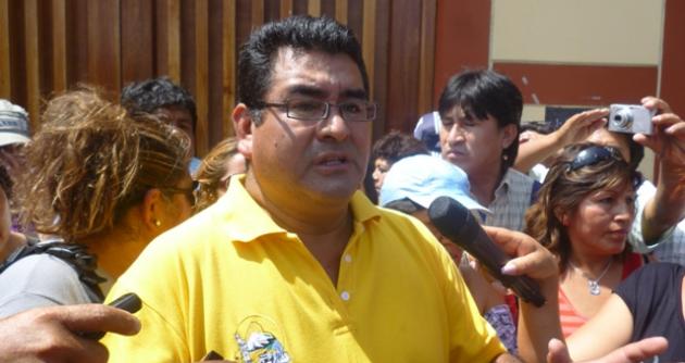 Presidente Regional de Áncash querella a periodista chimbotano