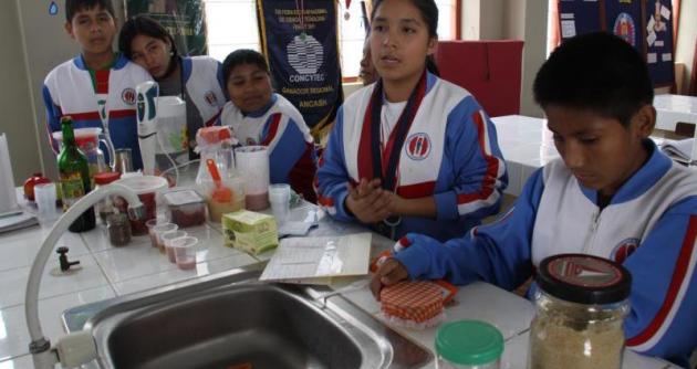 El colegio La Libertad destaca por su participación en diversas competencias de ciencias y tecnología. Les damos hoy la bienvenida al Programa Escolar de Periodismo Digital 2014. (Foto: correo.pe)