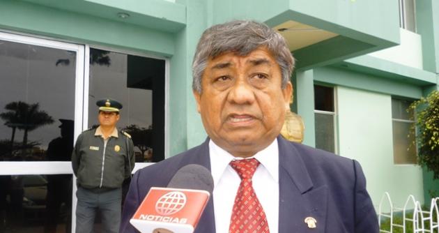 Congresista Víctor Crisólogo se reunión con el jefe de la División Policial de Chimbote.