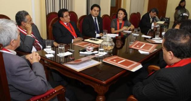 Los integrantes del CE del Poder judicial se reunieron esta mañana con la presidenta de la Junta de Fiscales, Nancy Moreno.