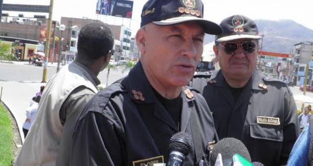 El oficial Jorge Flores Goicochea, director general de la Policía Nacional.
